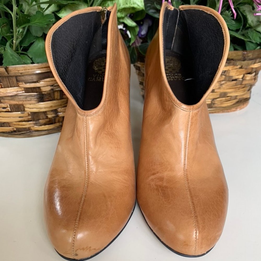 VINCE CAMUTO TAN LEATHER HEELS